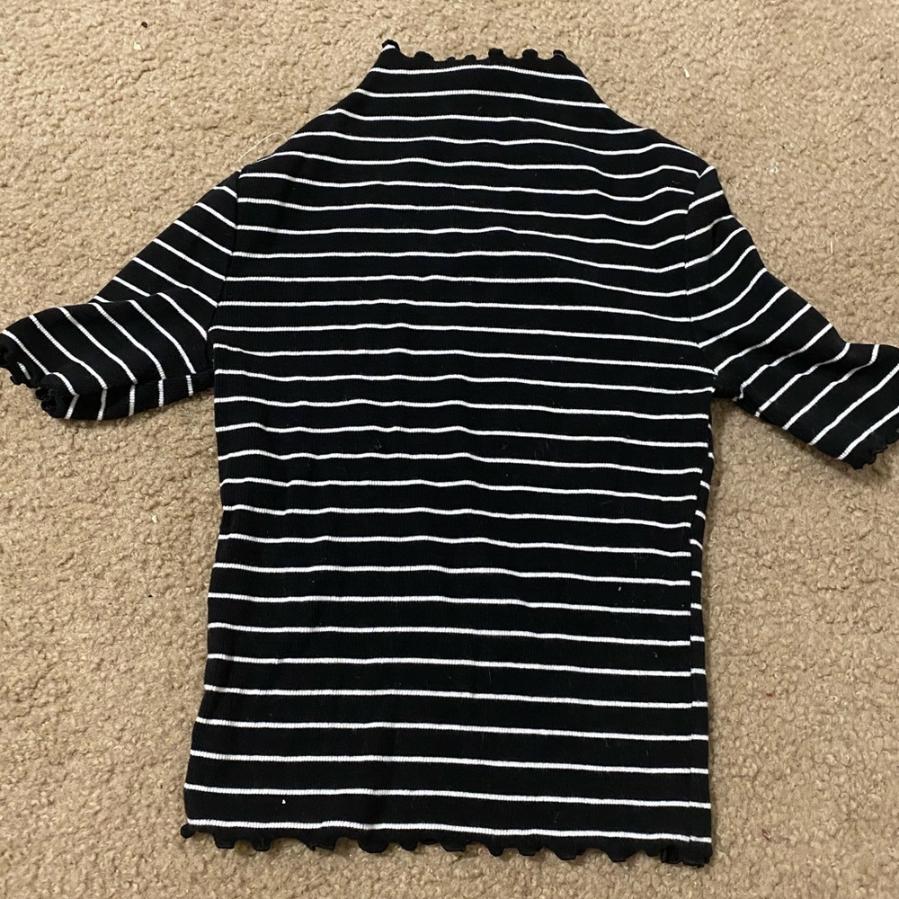 striped 3/4 length sleeve shirt
